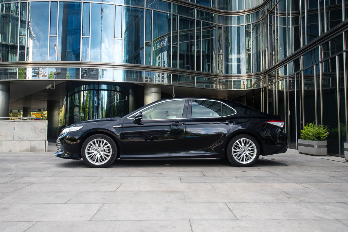 Toyota Camry 2.5 Hybrid Dynamic Force 218 KM e-CVT Executive