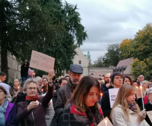 Protest katolików pod krakowską kurią