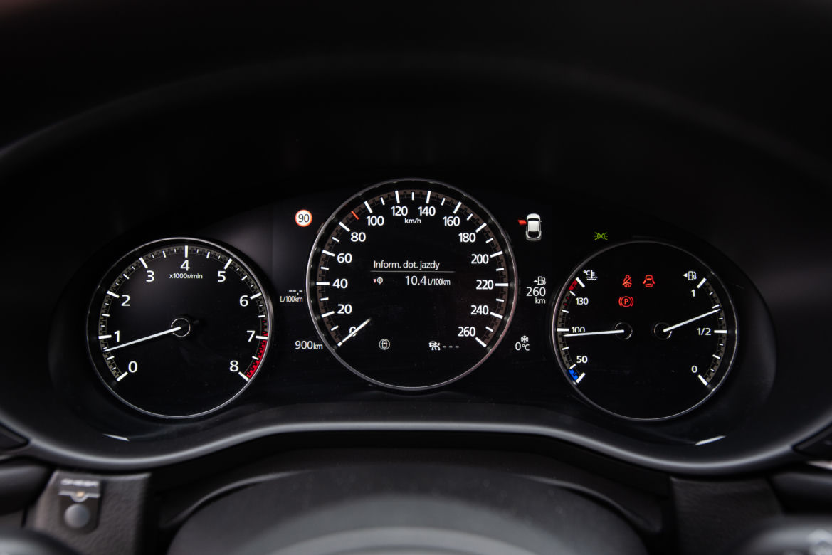 Toyota C-HR 2.0 Hybrid Dynamic Force 184 KM e-CVT vs Mazda CX-30 Skyactiv-X 180 KM 6MT AWD