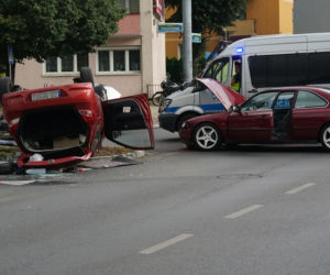 WYPADEK SAMOCHODOWY