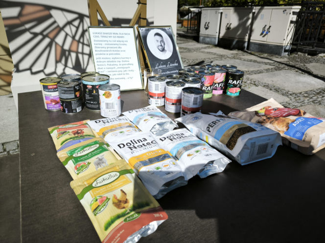 Karma zamiast zniczy na rynku w Lesznie