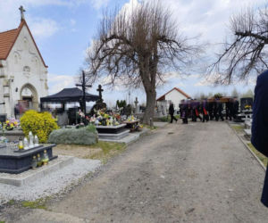 Druh Bogdan uderzył w słup jadąc do pożaru traw. Słowa księdza podczas pogrzebu wyciskają łzy