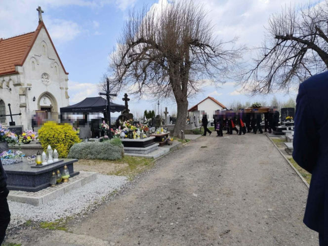 Druh Bogdan uderzył w słup jadąc do pożaru traw. Słowa księdza podczas pogrzebu wyciskają łzy
