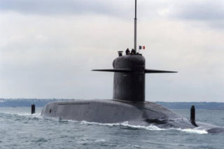 Wojna pałaców o atomowy guzik. Czyj parasol nuklearny ochroni Polskę: francuski czy amerykański?