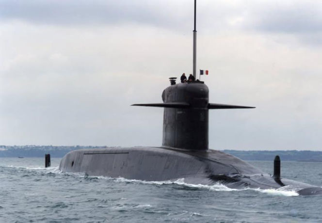 Wojna pałaców o atomowy guzik. Czyj parasol nuklearny ochroni Polskę: francuski czy amerykański?