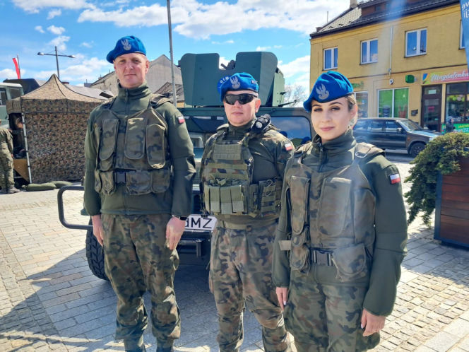 "Ślubuję!" – patriotyczne sceny na Rynku w Starachowicach