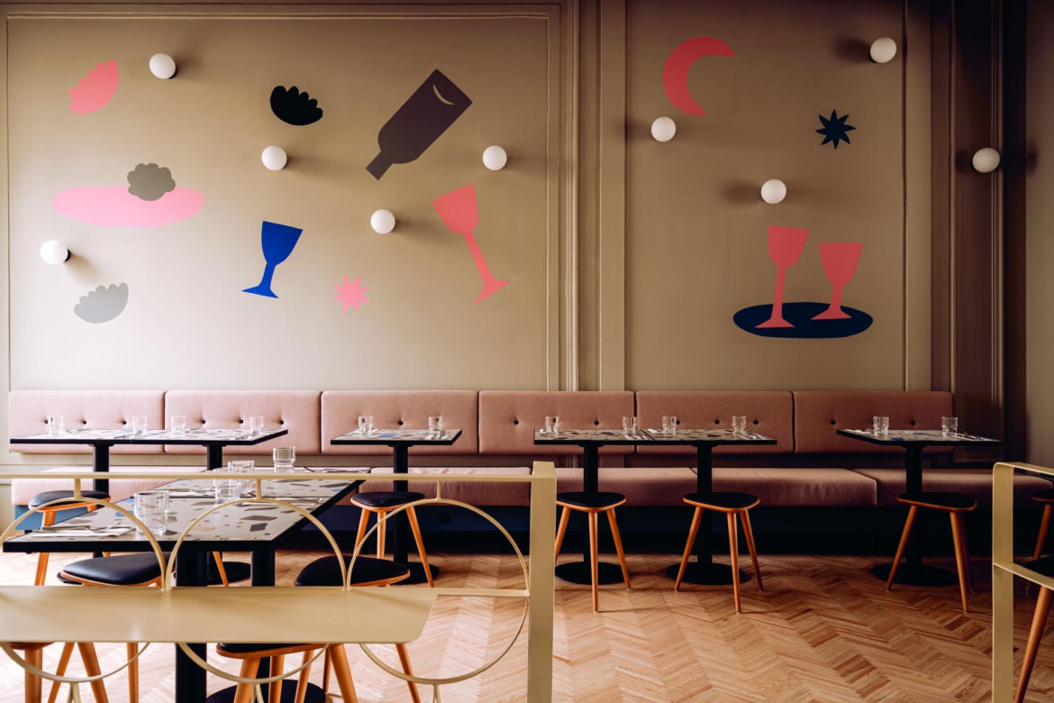 Syrena Irena Warszawa. Bistro w kamienicy u zbiegu Krakowskiego Przedmieścia i Oboźnej