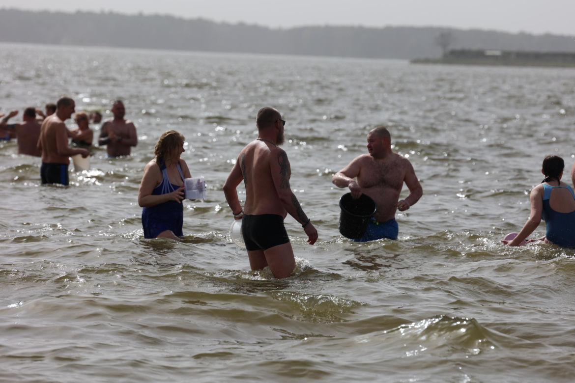 Lany Poniedziałek z lubelskimi morsami. Wiaderka i sikawki poszły w ruch!