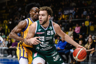 Legia rozbiła się o Arkę! Mistrz Polski zdemolowany przez lidera Orlen Basket ligi