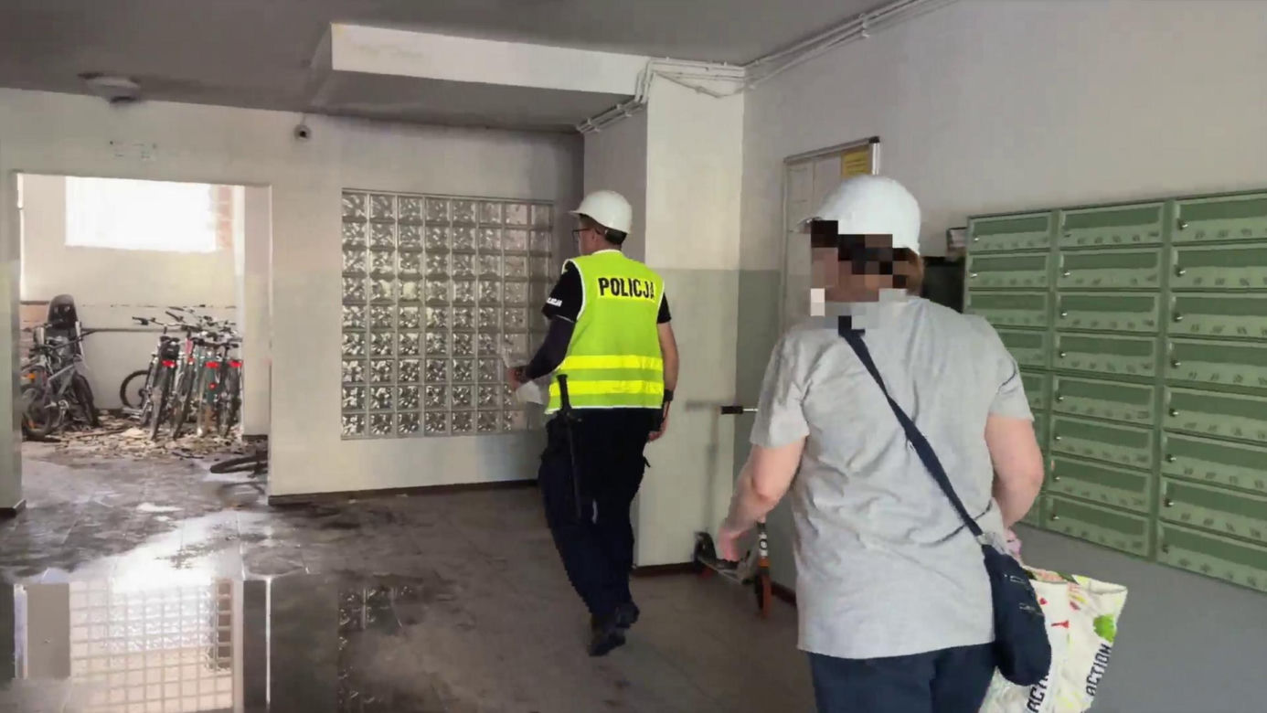 Policjanci pokazali jak wygląda wnętrze spalonego budynku w Ząbkach. Wstrząsające obrazki