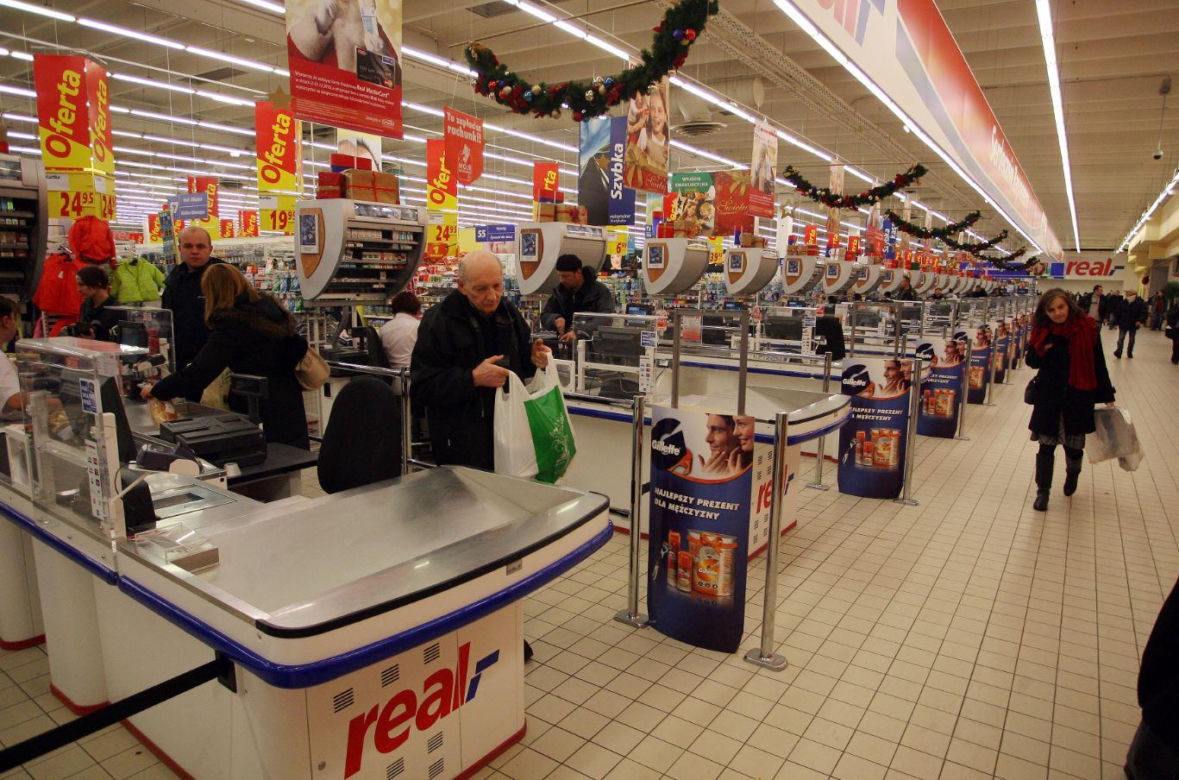 Niewiarygodne, ile supermarketów zniknęło z Polski. Kiedyś wszyscy robili w nich zakupy