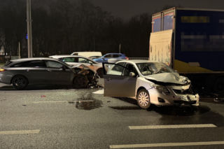 Miał trzy promile, rozbił cztery auta. 26-latek roztrzaskał się w Warszawie