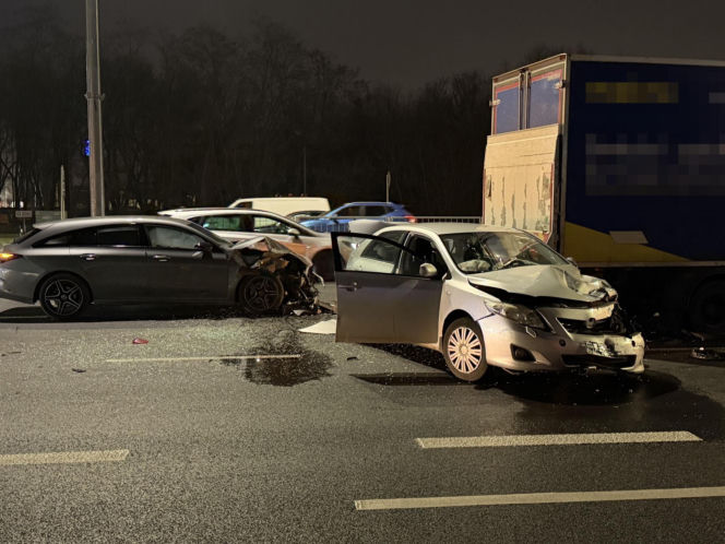 Miał trzy promile, rozbił cztery auta. 26-latek roztrzaskał się w Warszawie