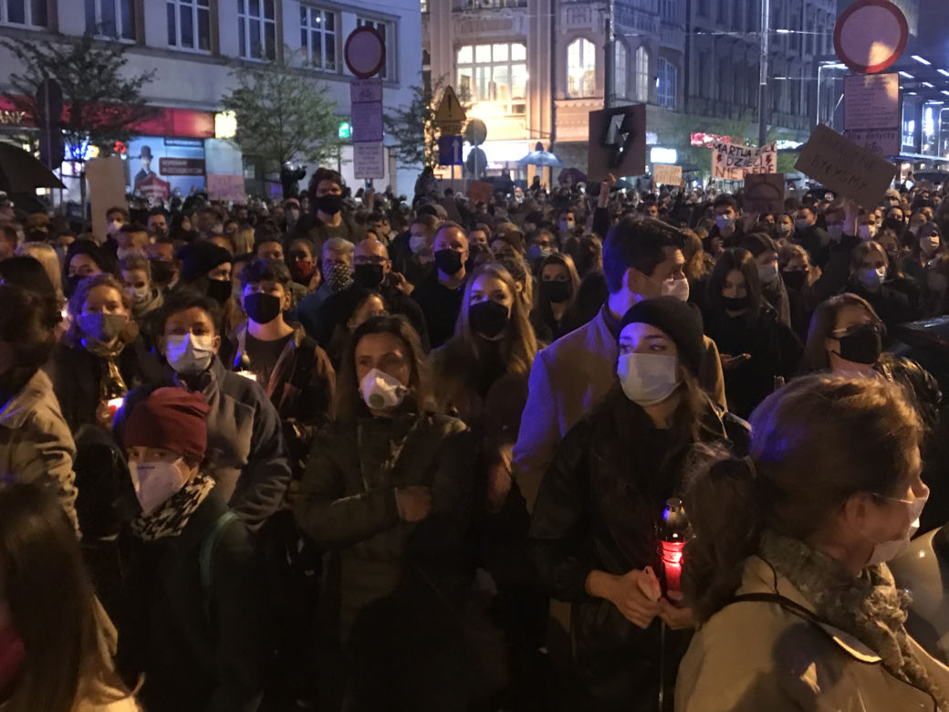 Protest kobiet w Katowicach. Tłumy strajkują przeciwko zakazowi aborcji
