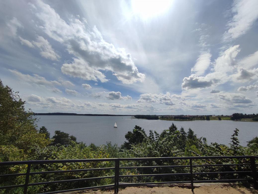 Punkt widokowy nad jeziorem Święcajty. Zapiera dech w piersiach! [ZDJĘCIA]
