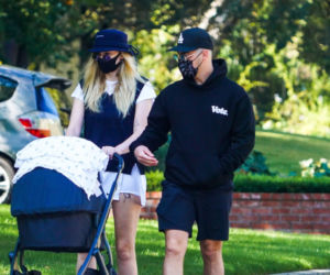 Joe Jonas i Sophie Turner na nowych zdjęciach z maluchem