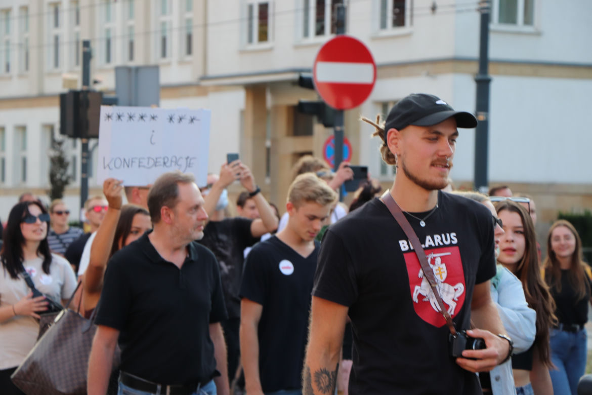 Torunianie protestują przeciwko przegłosowaniu Lex TVN