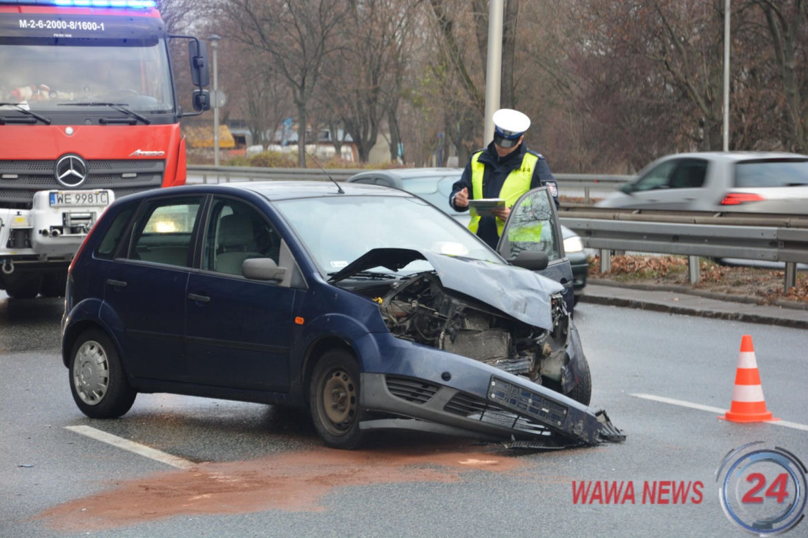 Kolizja potem wypadek z udziałem radiowozu na Wisłostradzie