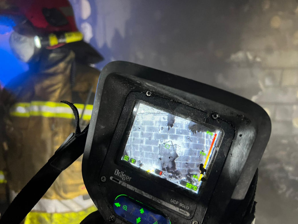 Dom nagle stanął w ogniu. Do szpitala trafiły dwie osoby w tym 4-letnie dziecko