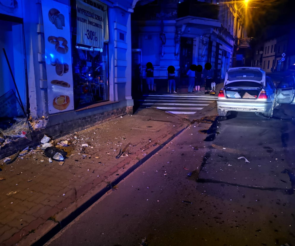 Wronki: Kierowca BMW uderzył w witrynę sklepową