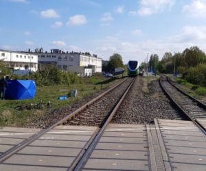 Szynobus potrącił rowerzystę na przejeździe kolejowym w Rzeszowie. Mężczyzna nie żyje