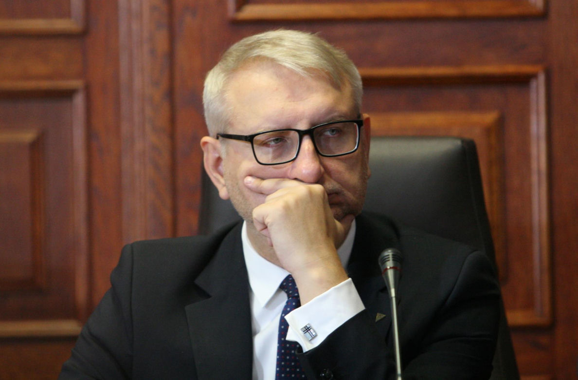 Wyleciał z PiS przez romans z piękną Izabelą. Twierdziła, że jest "zboczeńcem" i "wcieleniem diabła".