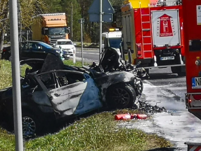 Tragiczny finał ucieczki przed policją. Auta stanęły w ogniu, zginęły dwie osoby