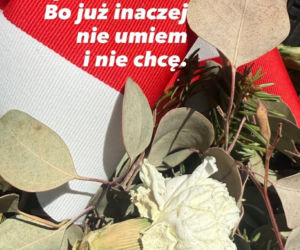 Gorzkie słowa Joanny Racewicz. Pokazała wieńce od Nawrockiego i Tuska na śmietniku