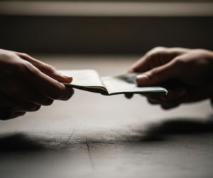 Oszustwo „na prokuratora” w Poznaniu. Jak policja powstrzymała recydywistę?