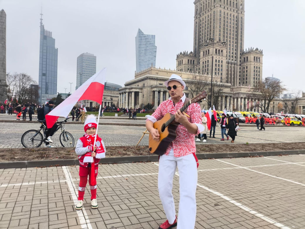 Marsz Niepodległości 2025 na żywo. Relacja z Warszawy. "Chcę zobaczyć Polskę samodzielną i niezakompleksioną"