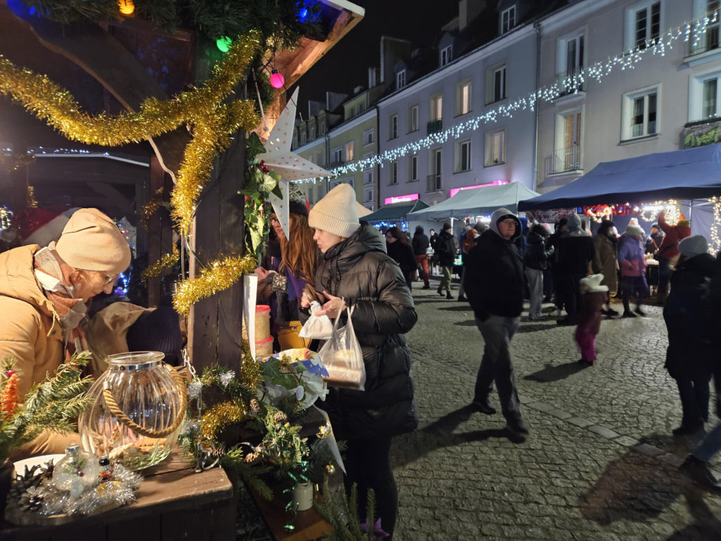 Jarmark Świąteczny w Biskupcu. Na scenie wystąpił zespół Arka Noego [ZDJĘCIA]