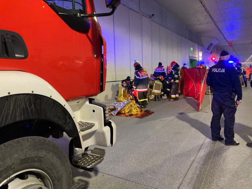 Pożar autobusu w tunelu POW. Wielki ogień i kłęby dymu na Ursynowie