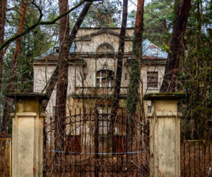 Opuszczona willa w Konstancinie