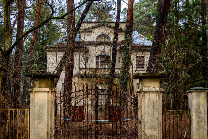 Opuszczona willa w Konstancinie