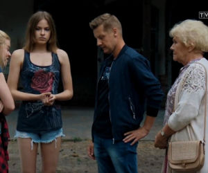 M jak miłość odc. 1550. Barbara (Teresa Lipowska), Paweł (Rafał Mroczek), Ania (Gabriela Świerczyńska), Basia (Gabriela Raczyńska)