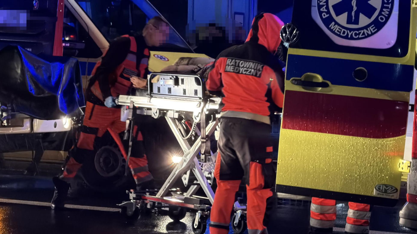 40-letnia rowerzystka wciągnięta pod pędzący tramwaj. „Liczne obrażenia ciała”