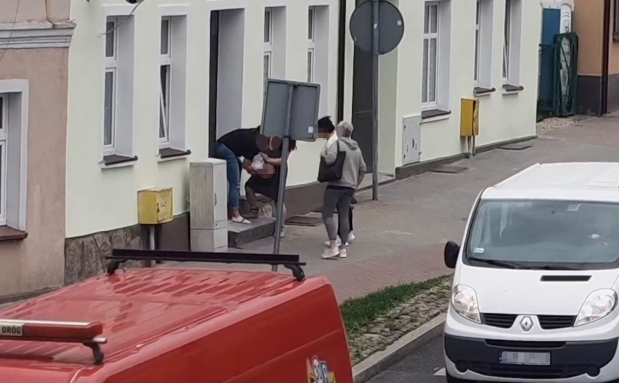 2,5-latek był siny i nie oddychał. Turysta desperacko oklepywał go plecach