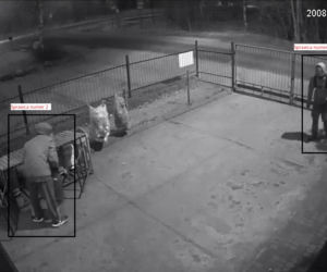 Poranne włamanie do sklepu koło Torunia. Rozpoznajesz sprawców? Powiadom policję