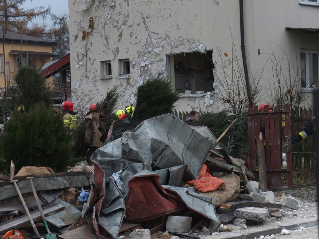 ZGINĘLI WE ŚNIE. POTĘŻNA EKSPLOZJA GAZU ZABIŁA HENRYKA I BARBARĘ. OCALAŁ JEDYNIE NICH KOT