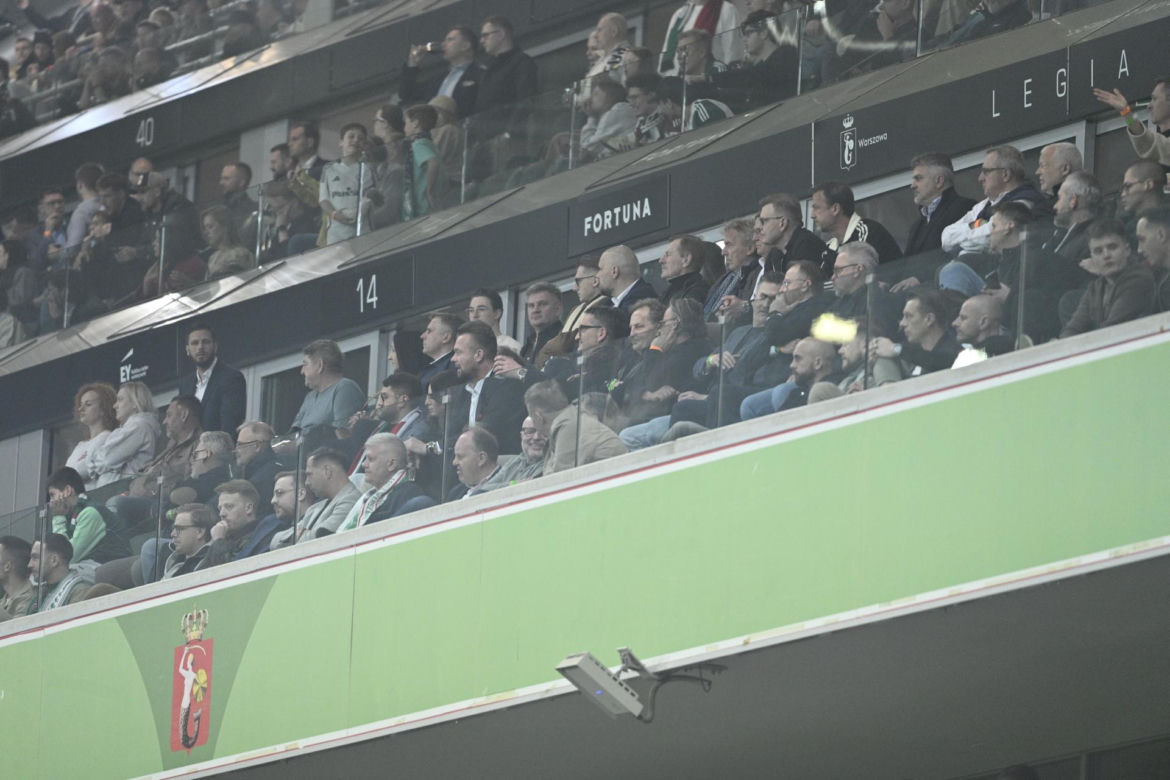 Kibice nie zawiedli podczas meczu Legia - Widzew. Efektowne zdjęcia z trybun