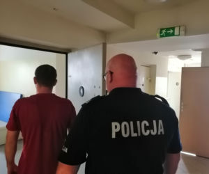 Piotrków Trybunalski: Szajka złodziei w sortowni firmy kurierskiej. Pracownicy kradli przesyłki