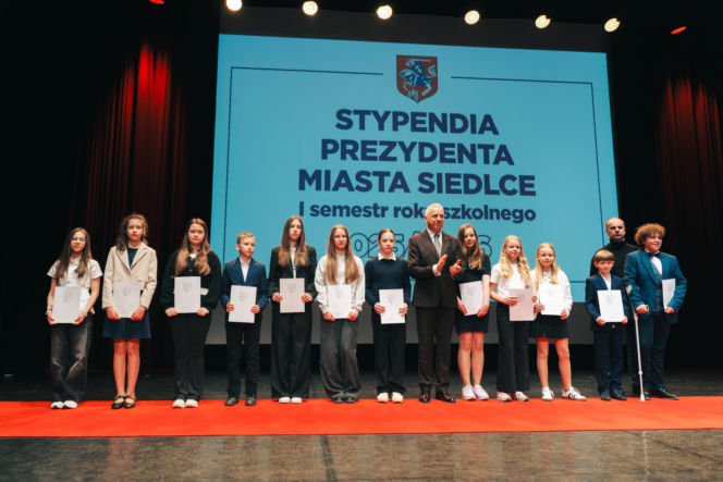 Najzdolniejsi uczniowie odebrali stypendia Prezydenta Miasta Siedlce