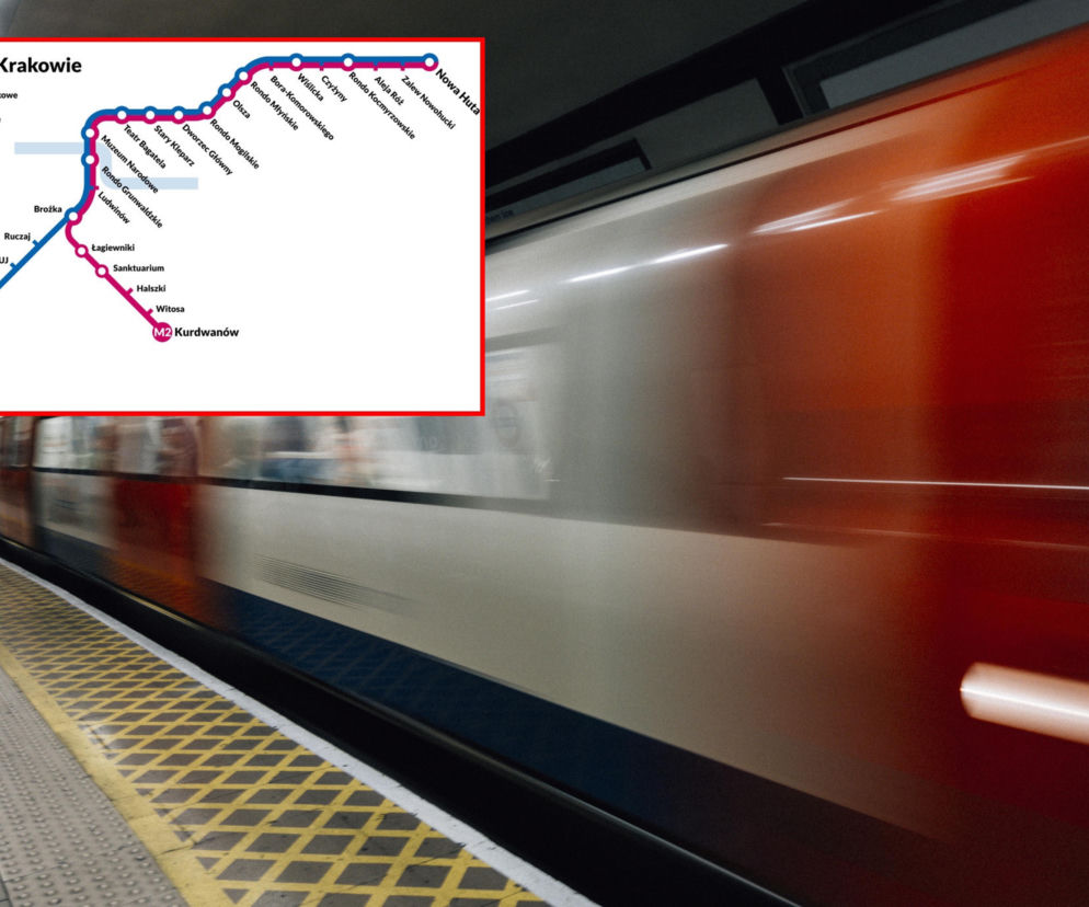 Rozmazany pociąg na peronie metra. Na miniaturze obok plan linii metra w Krakowie. O debacie wyborczej przeczytasz w SE.