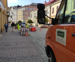 Klomby powstają na ulicy Wałowej w Tarnowie