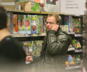 Maciej Stuhr na zakupach z żoną