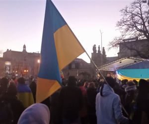 Szczecin solidarny z Ukrainą. Manifestacja na placu Solidarności