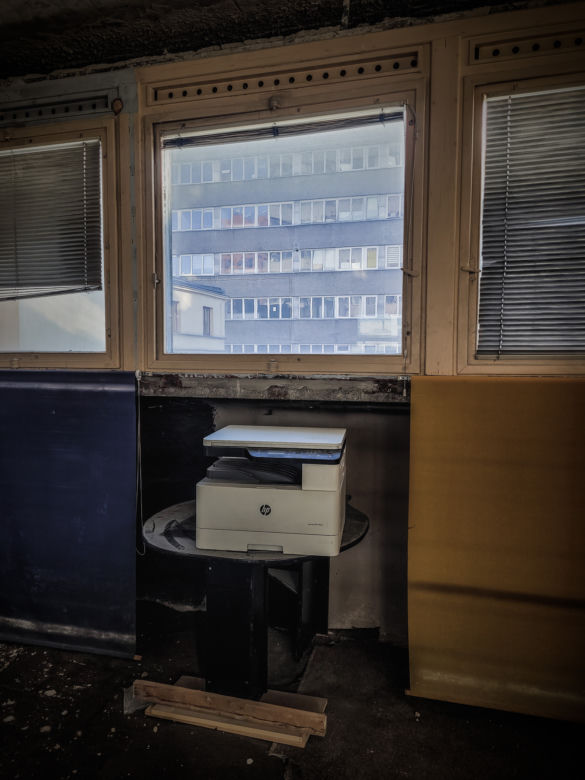 Opuszczony biurowiec "Centralu" odkrywa swoje tajemnice 