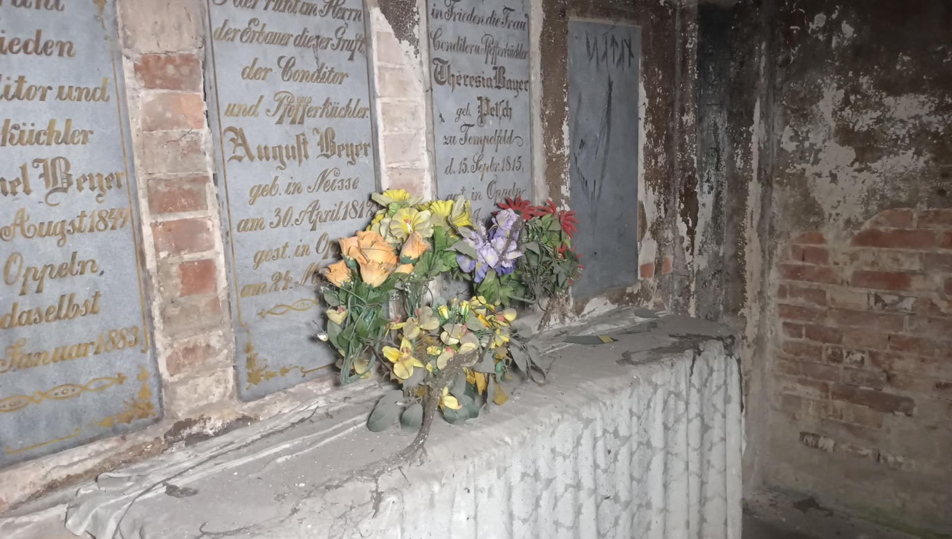 Opuszczony cmentarz w Opolu. Tu zatrzymał się czas