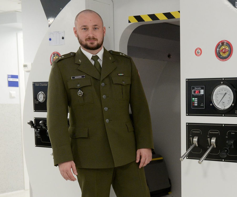 Jacek Siewiera. On pokieruje szpitalem polowym w hali Expo 