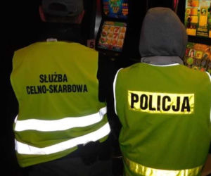 Trzymał w domu automaty do gier warte ponad 1 mln zł oraz części samochodowe! 45-latek z powiatu słupskiego aresztowany